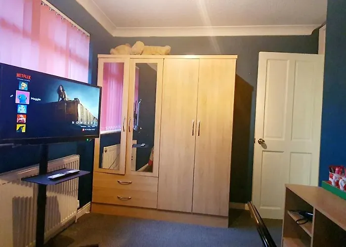 Private Room With Free Parking Close To Lake Side