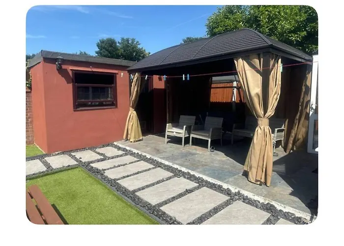 Private Room With Free Parking Close To Lake Side