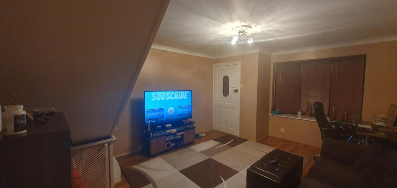 Homestay Private With Free Parking Close To Side