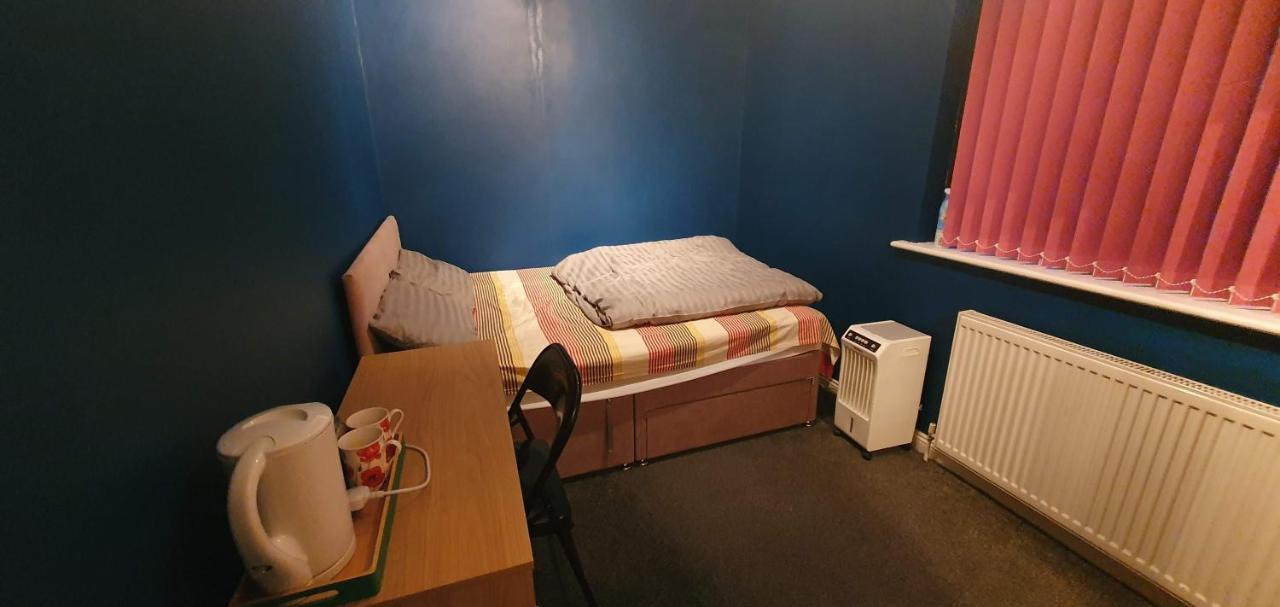 Homestay Private With Free Parking Close To Side
