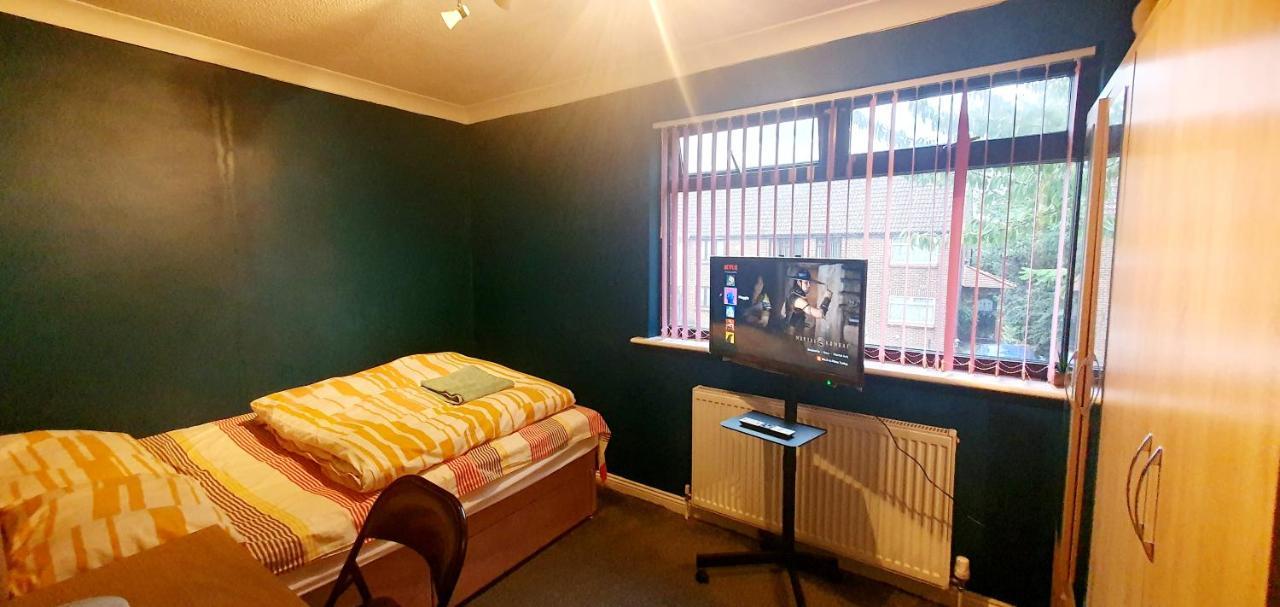 Private With Free Parking Close To Side Homestay *